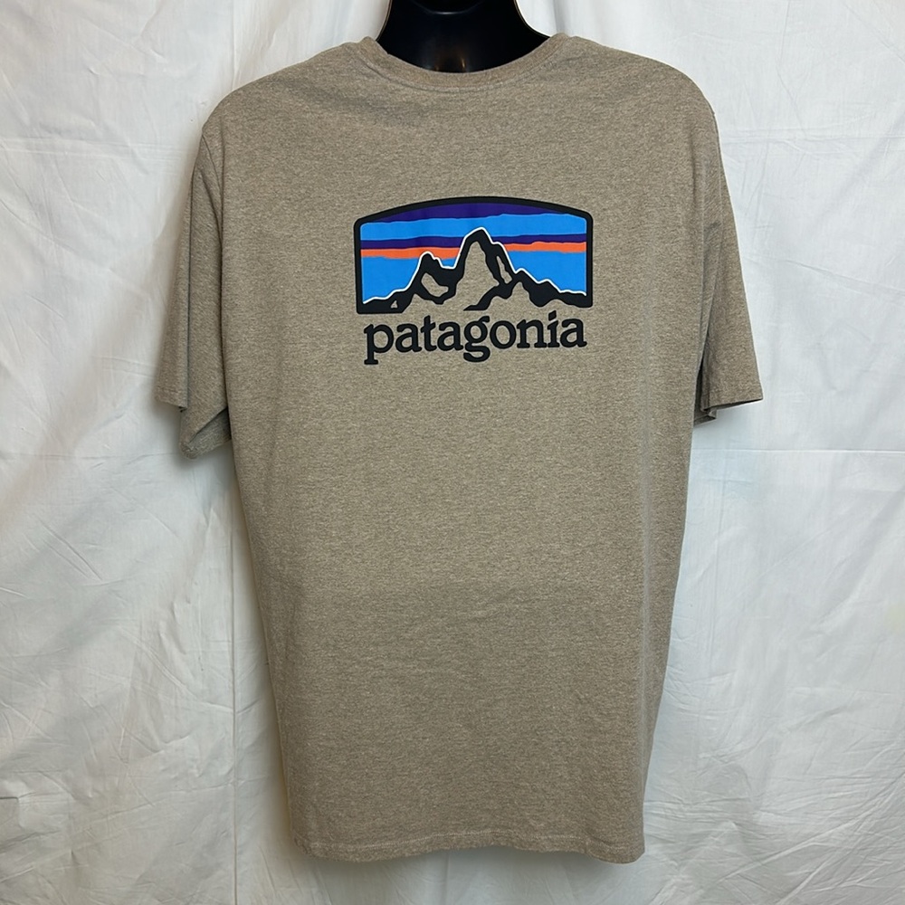 Patagonia Respondsibili-Tee. XL. Regular Fit. Light Heather Brown. Bright Logo
